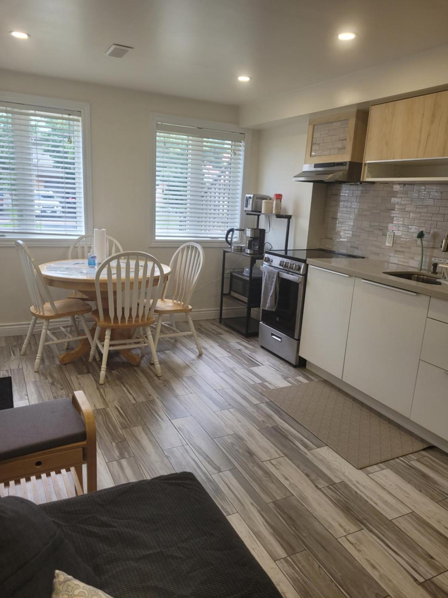 Modern Studio With Kitchenette And Bath Guelph Exterior foto