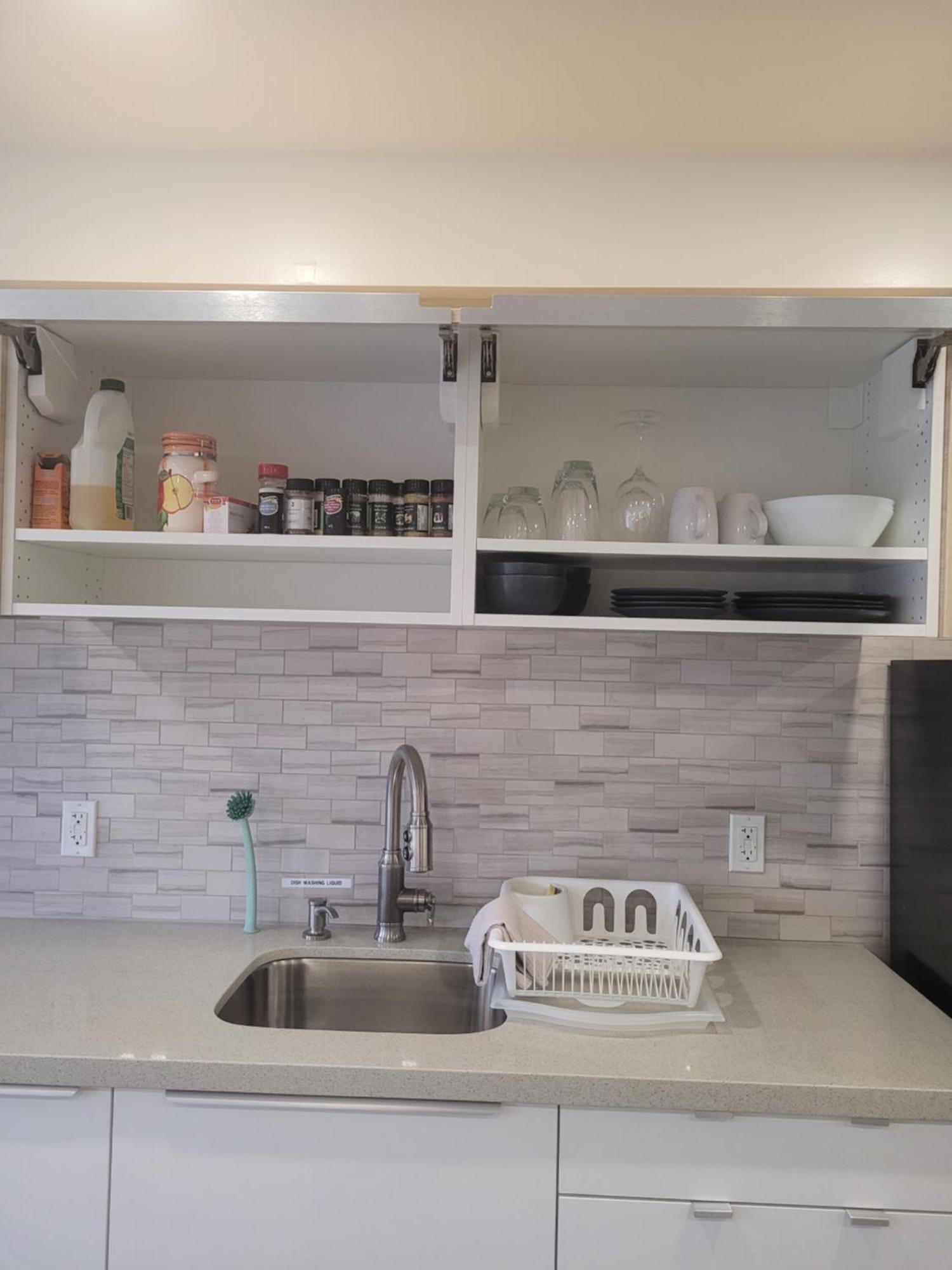 Modern Studio With Kitchenette And Bath Guelph Exterior foto